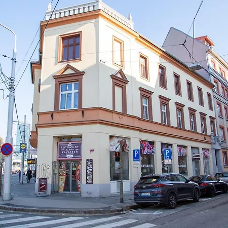 Velky 3-izbovy Bratislava-stare Mesto Lägenhet *